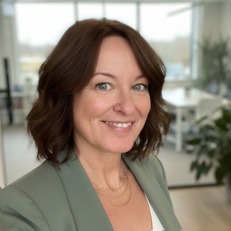 Jo Soylev, Amazon expert